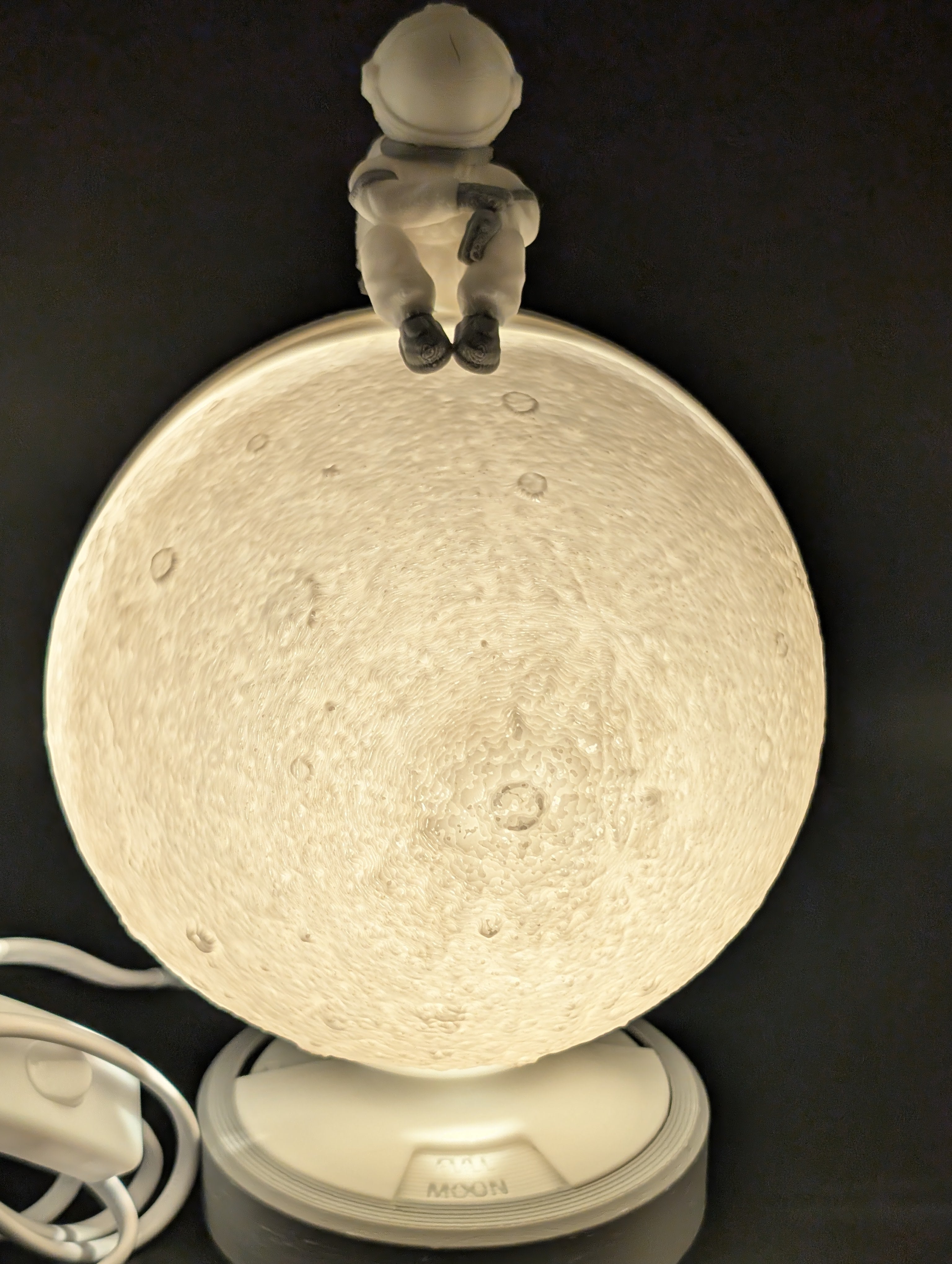 Bright Phases Table Lamp – 3D Printed Astronaut Moon Lamp