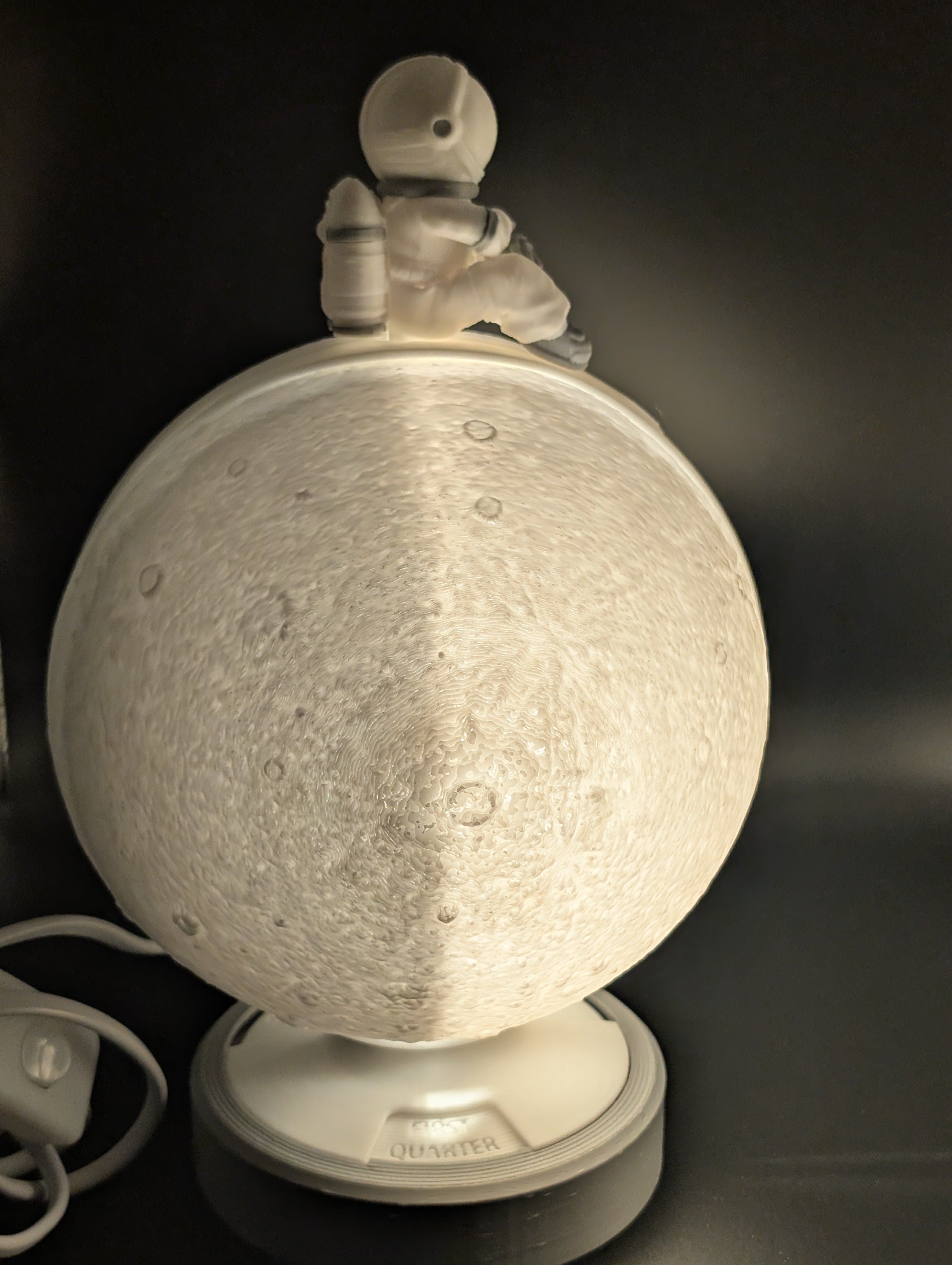 Bright Phases Table Lamp – 3D Printed Astronaut Moon Lamp