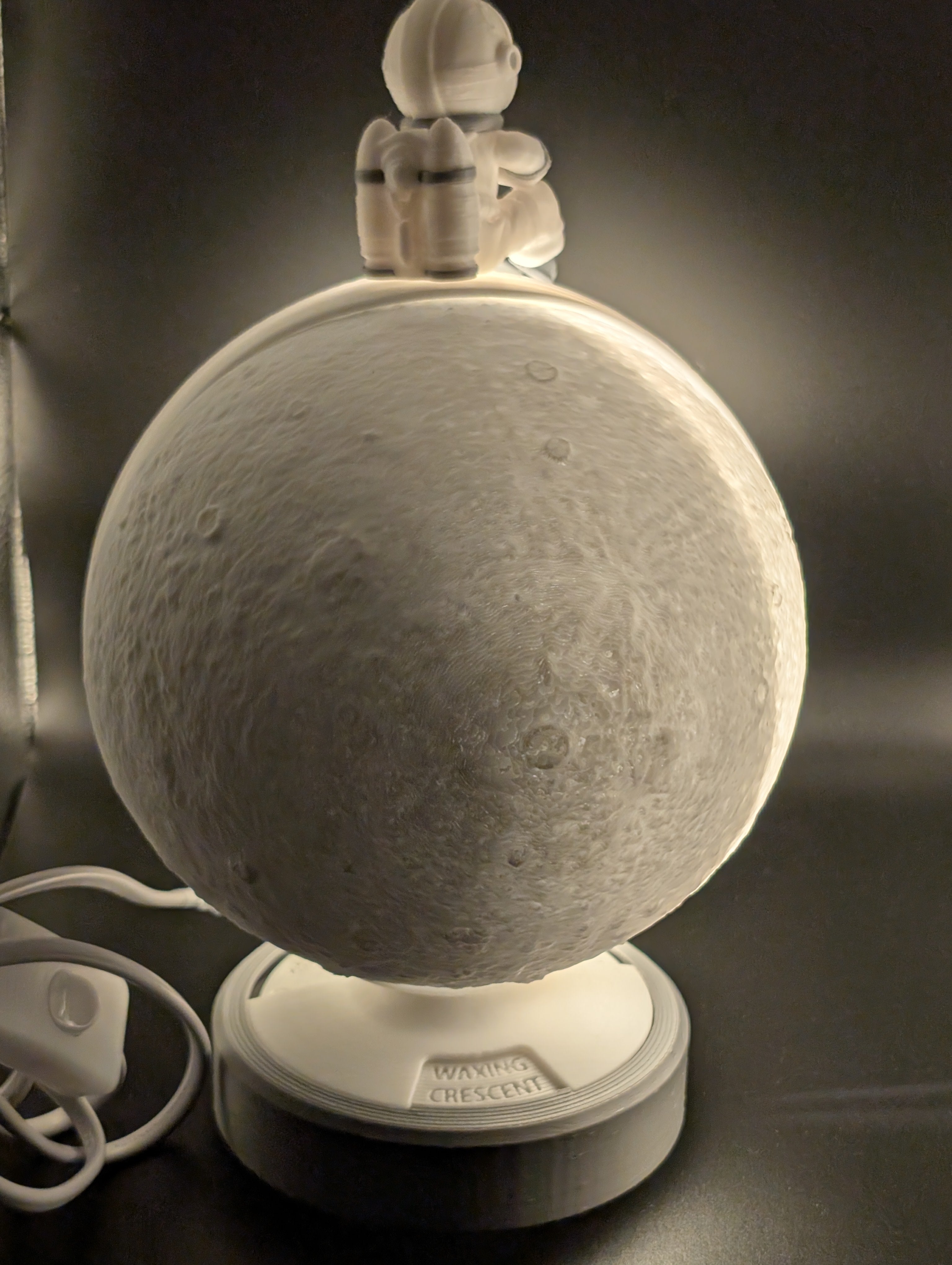 Bright Phases Table Lamp – 3D Printed Astronaut Moon Lamp