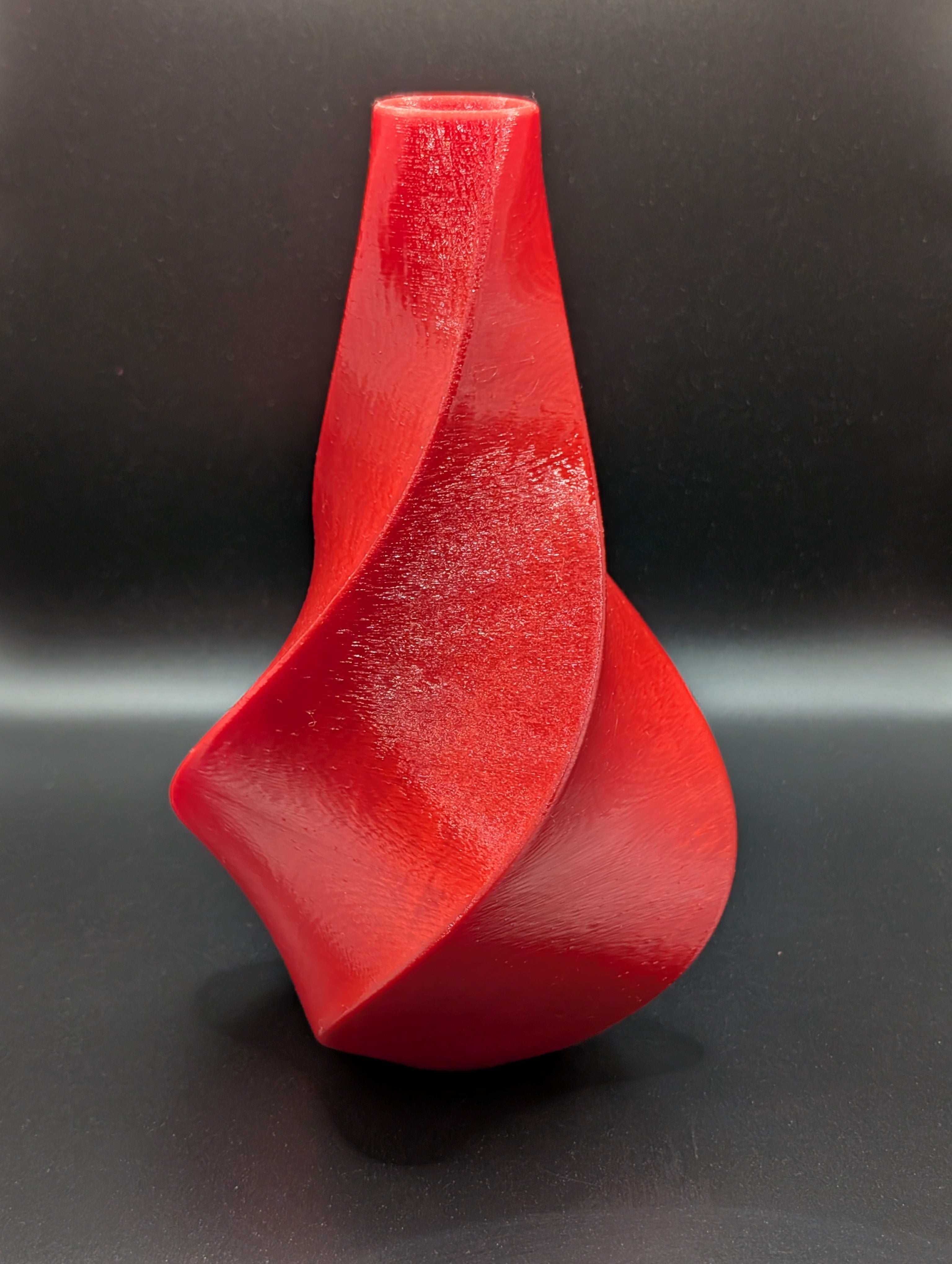 3D Printed Twisted Vase – Red